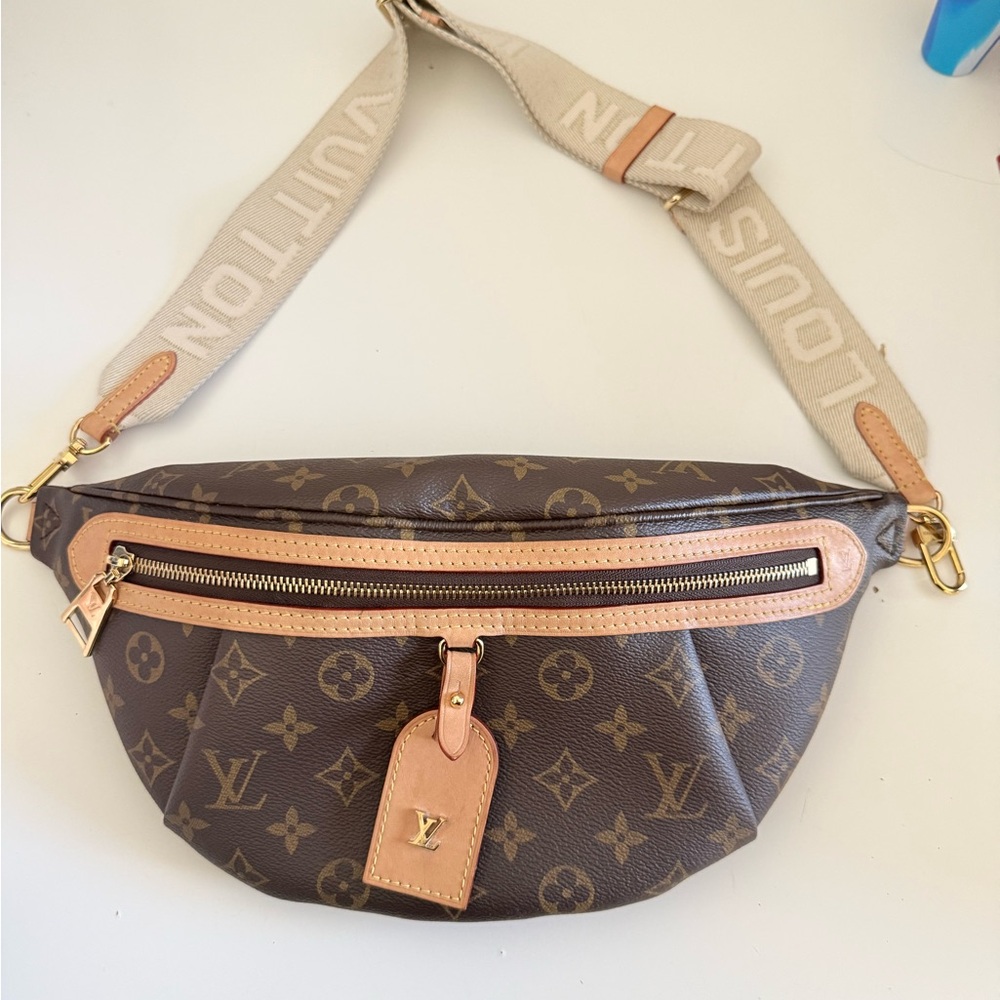 Authentic Louis Vuitton High Rise bumbag